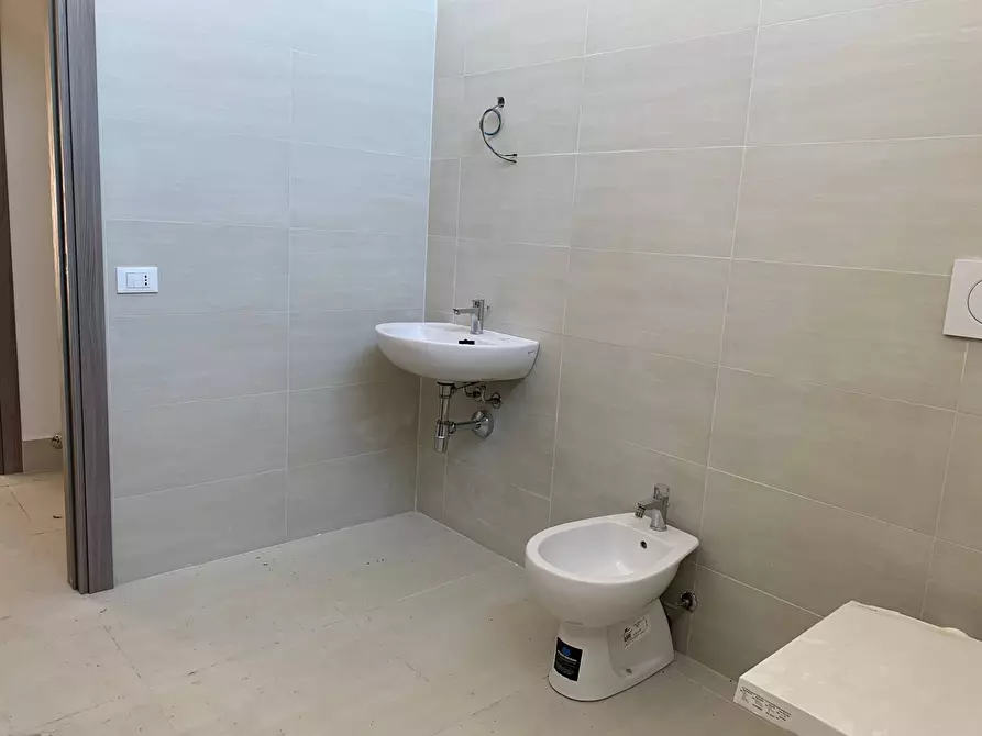 Immagine 11 di Attività commerciale in affitto  in Via Pontenuovo a Pietrasanta