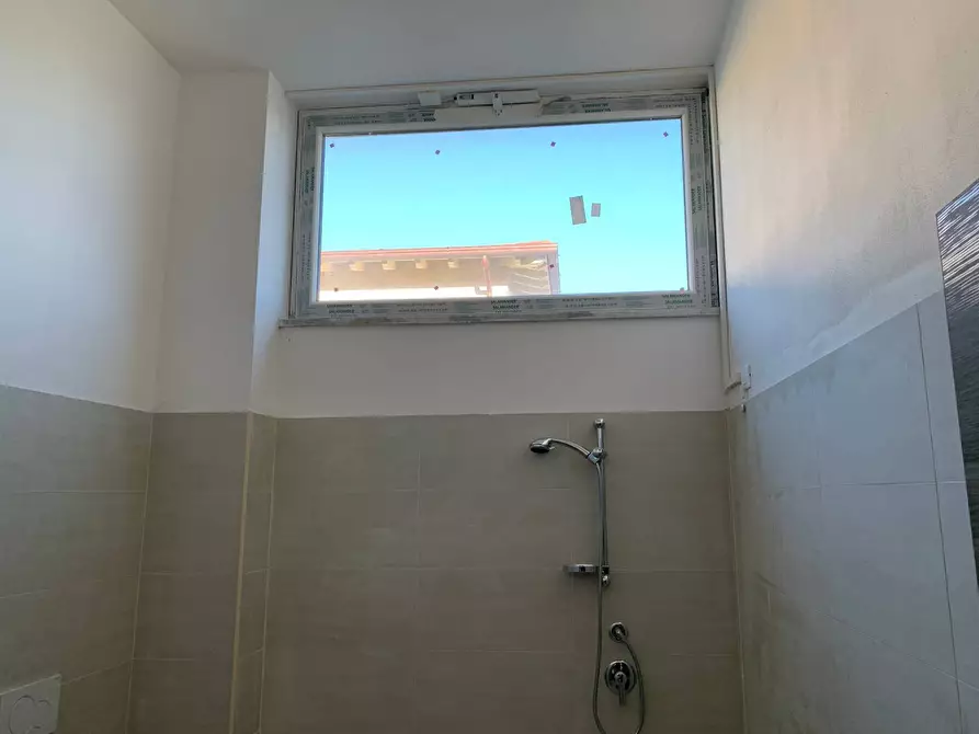 Immagine 12 di Attività commerciale in affitto  in Via Pontenuovo a Pietrasanta