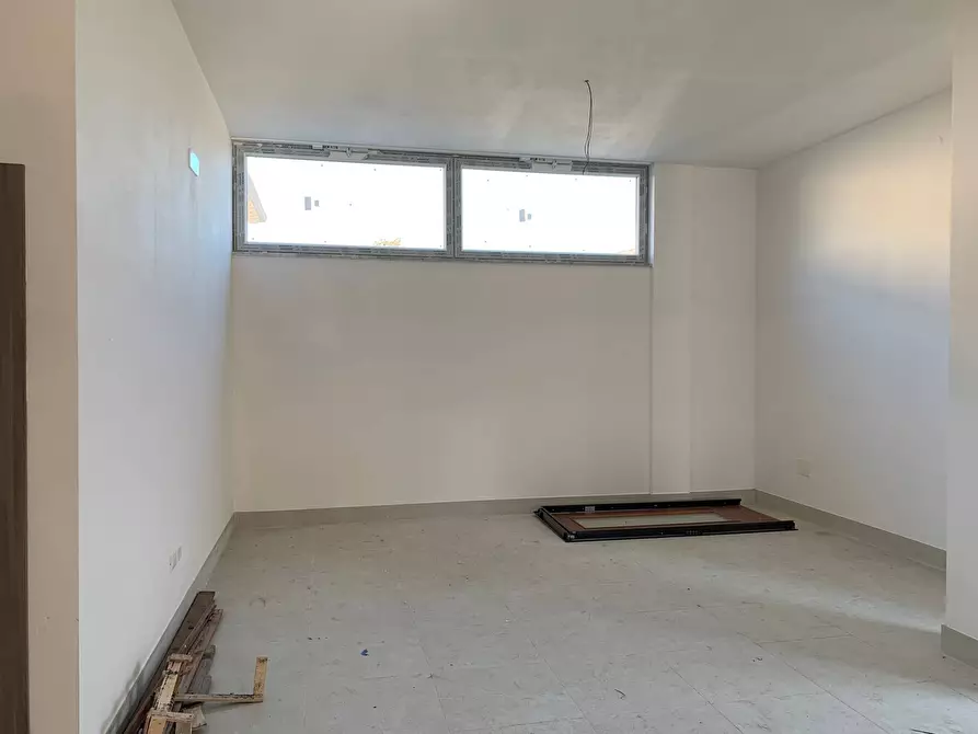 Immagine 14 di Attività commerciale in affitto  in Via Pontenuovo a Pietrasanta