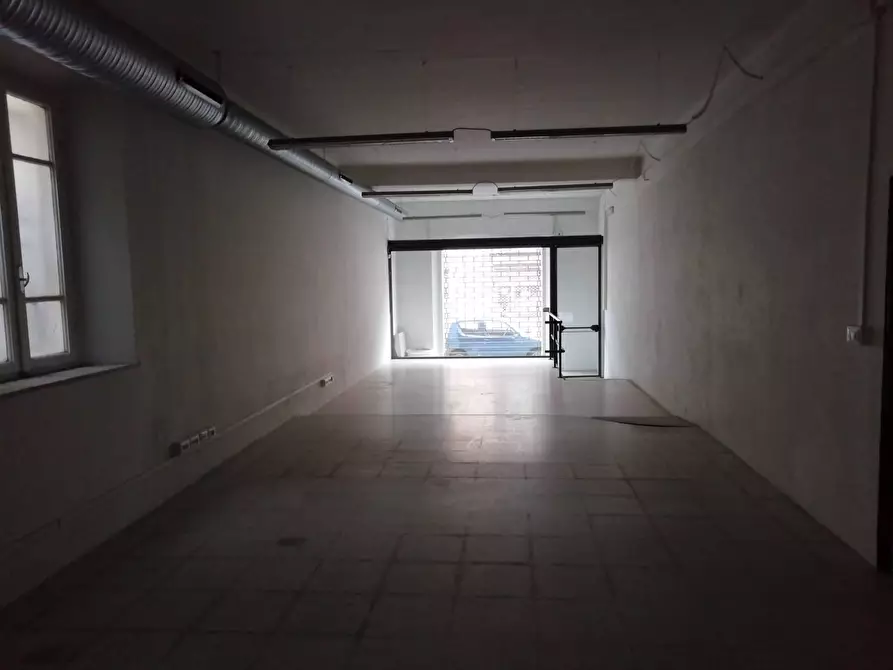 Immagine 3 di Attività commerciale in affitto  in Via Carlo Cattaneo a Pisa