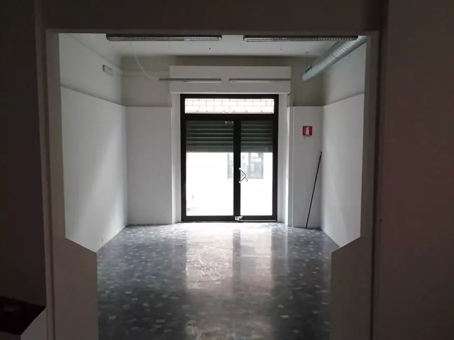 Immagine 8 di Attività commerciale in affitto  in Via Carlo Cattaneo a Pisa