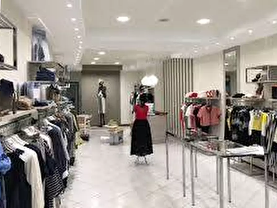 Immagine 3 di Attività commerciale in affitto  in Corso Italia a Pisa