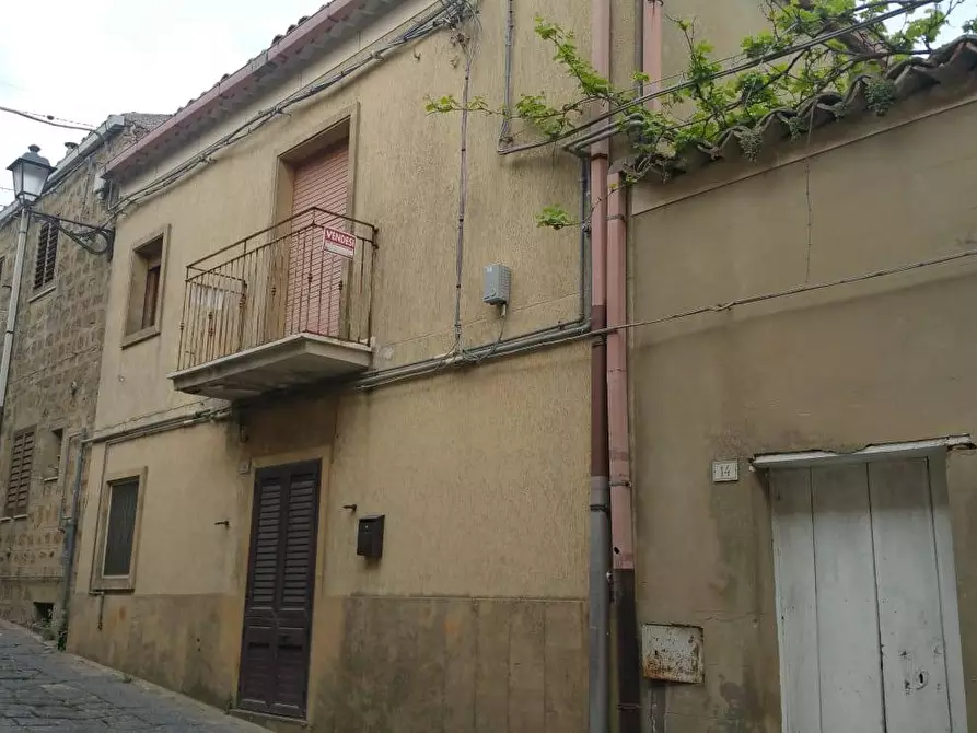 Immagine 1 di Casa indipendente in vendita  in via roma a Aidone