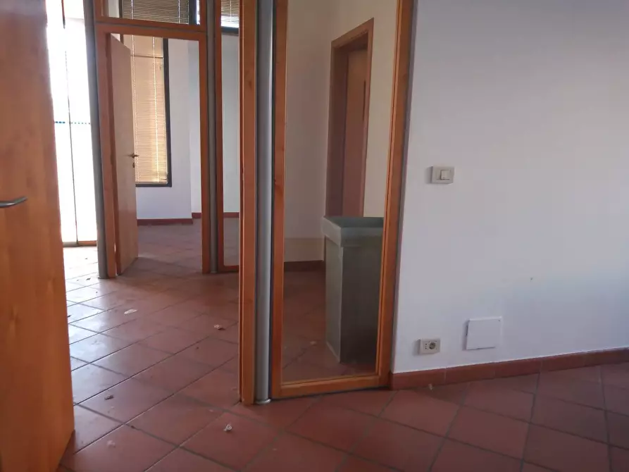 Immagine 4 di Attività commerciale in affitto  in Via Dell'Olmo a Pontedera