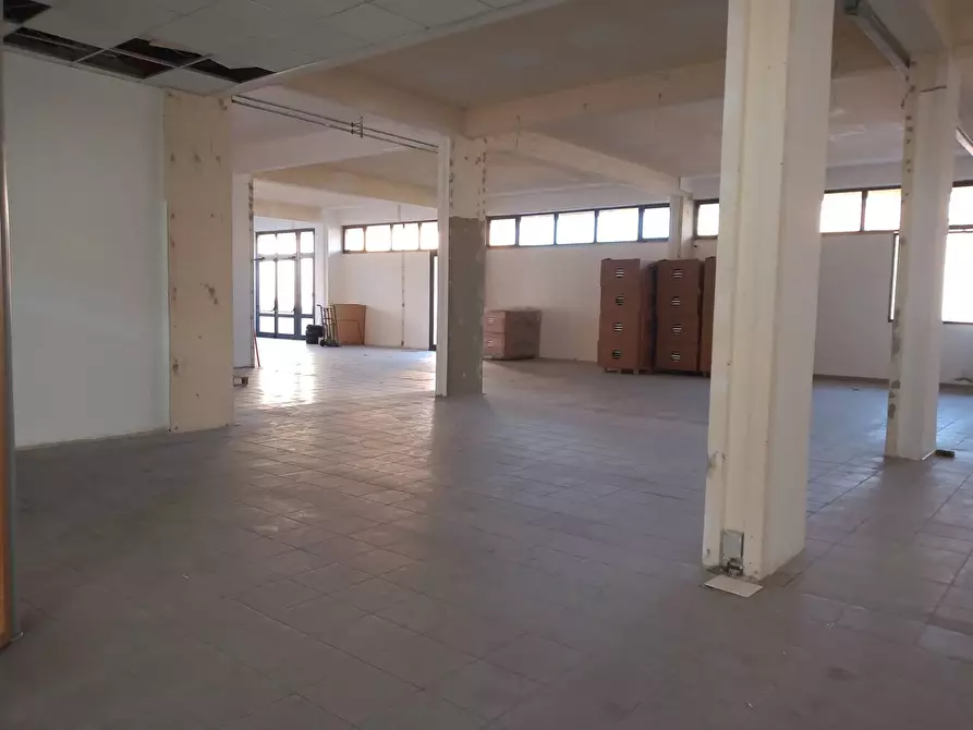 Immagine 10 di Attività commerciale in affitto  in Via Dell'Olmo a Pontedera