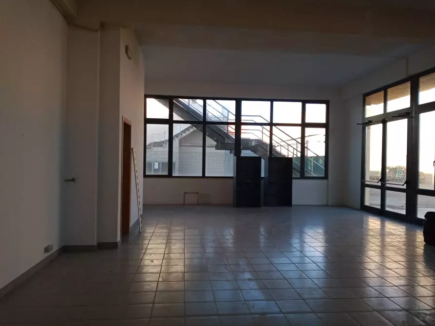 Immagine 12 di Attività commerciale in affitto  in Via Dell'Olmo a Pontedera