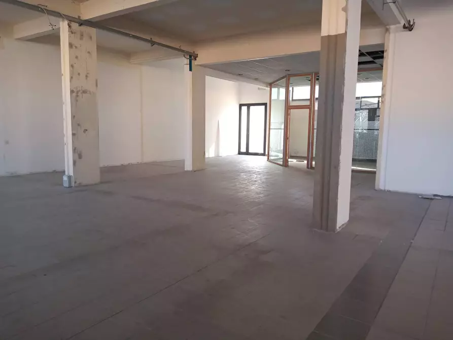 Immagine 11 di Attività commerciale in affitto  in Via Dell'Olmo a Pontedera