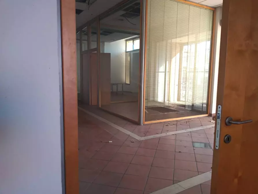 Immagine 5 di Attività commerciale in affitto  in Via Dell'Olmo a Pontedera