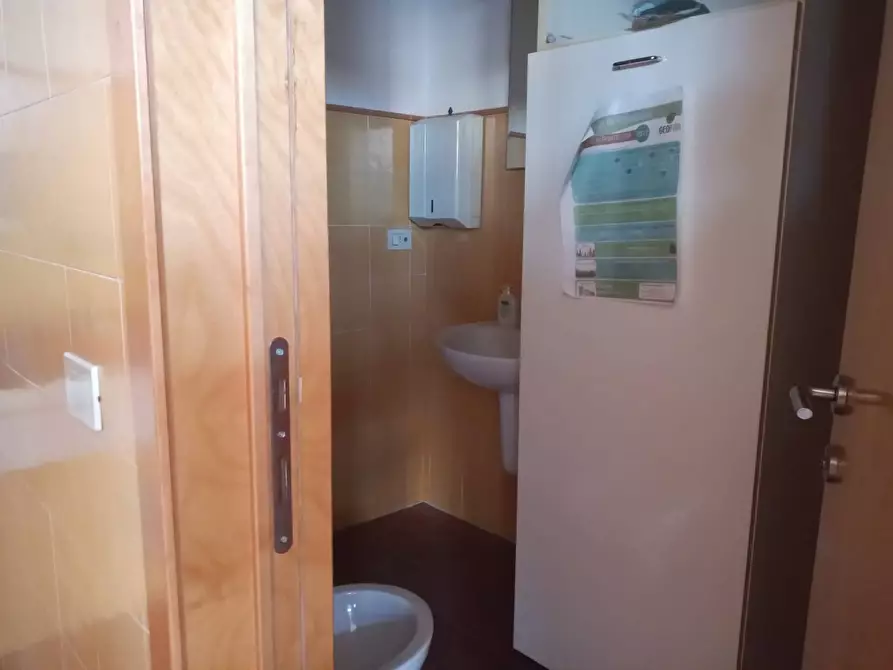 Immagine 24 di Attività commerciale in affitto  in Via Dell'Olmo a Pontedera