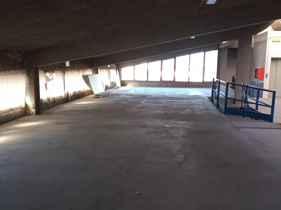 Immagine 20 di Attività commerciale in affitto  in Via Dell'Olmo a Pontedera