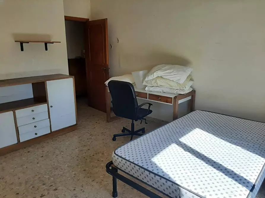 Immagine 10 di Camera in affitto  in Via Ugo Rindi a Pisa