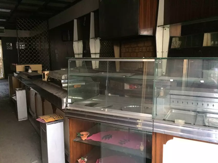 Immagine 2 di Attività commerciale in vendita  in Via Filippo Corridoni a Pisa