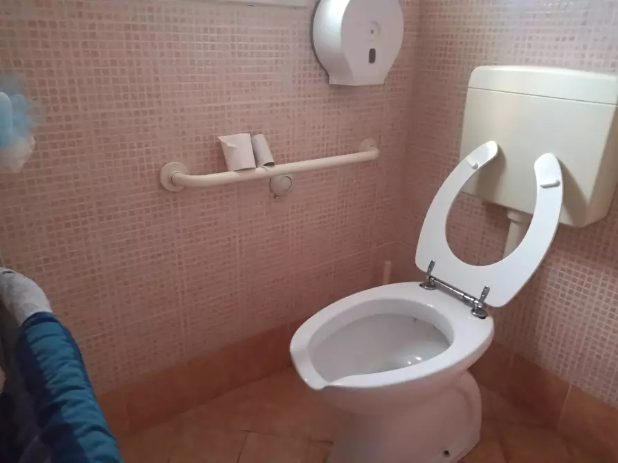 Immagine 6 di Attività commerciale in vendita  in Via Roma a Pontedera