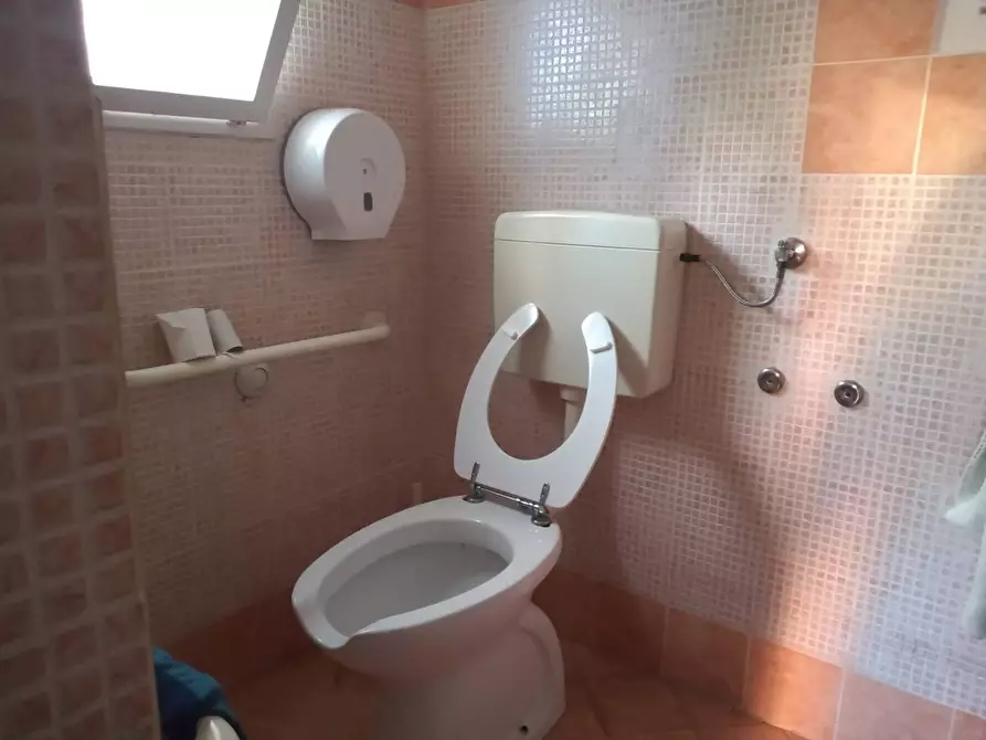 Immagine 7 di Attività commerciale in vendita  in Via Roma a Pontedera