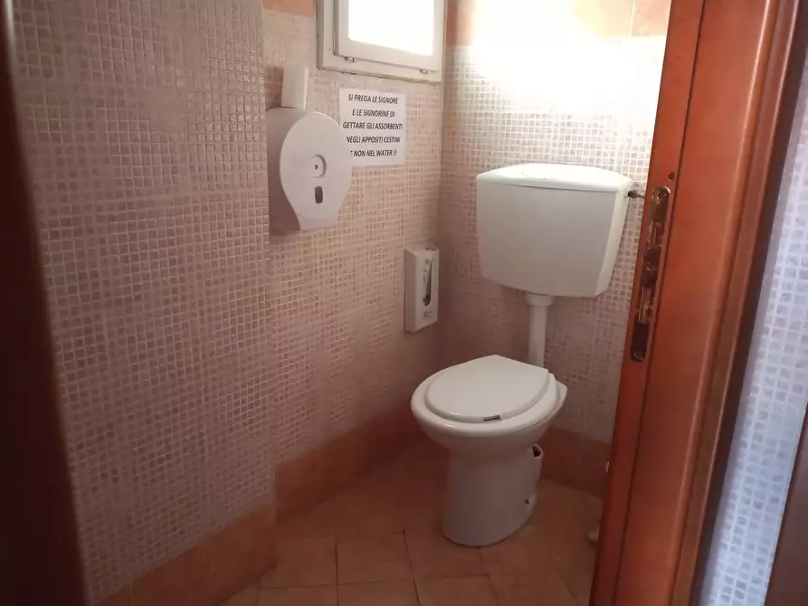 Immagine 8 di Attività commerciale in vendita  in Via Roma a Pontedera