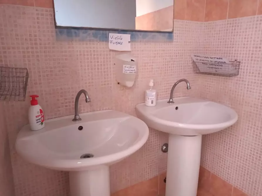 Immagine 9 di Attività commerciale in vendita  in Via Roma a Pontedera