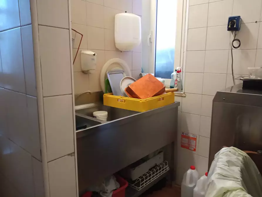 Immagine 2 di Attività commerciale in vendita  in Via Roma a Pontedera