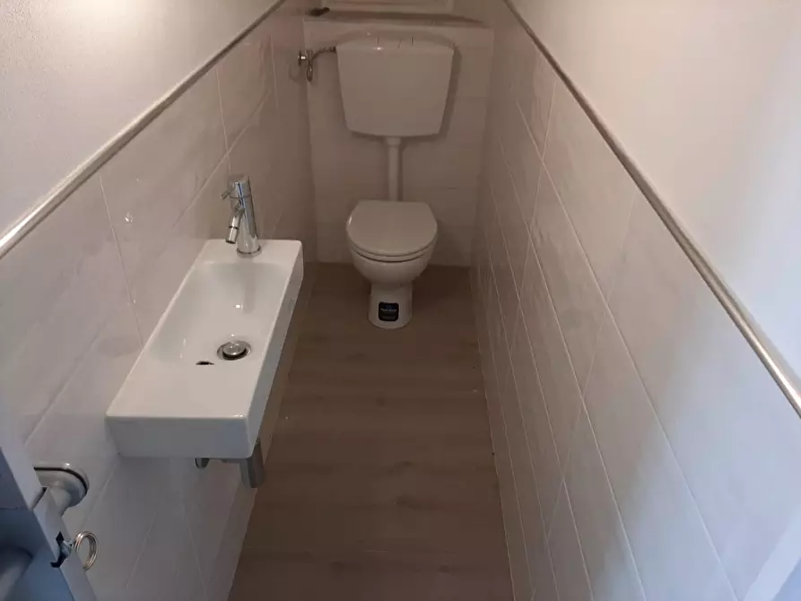 Immagine 5 di Attività commerciale in affitto  in via rindi a Pisa