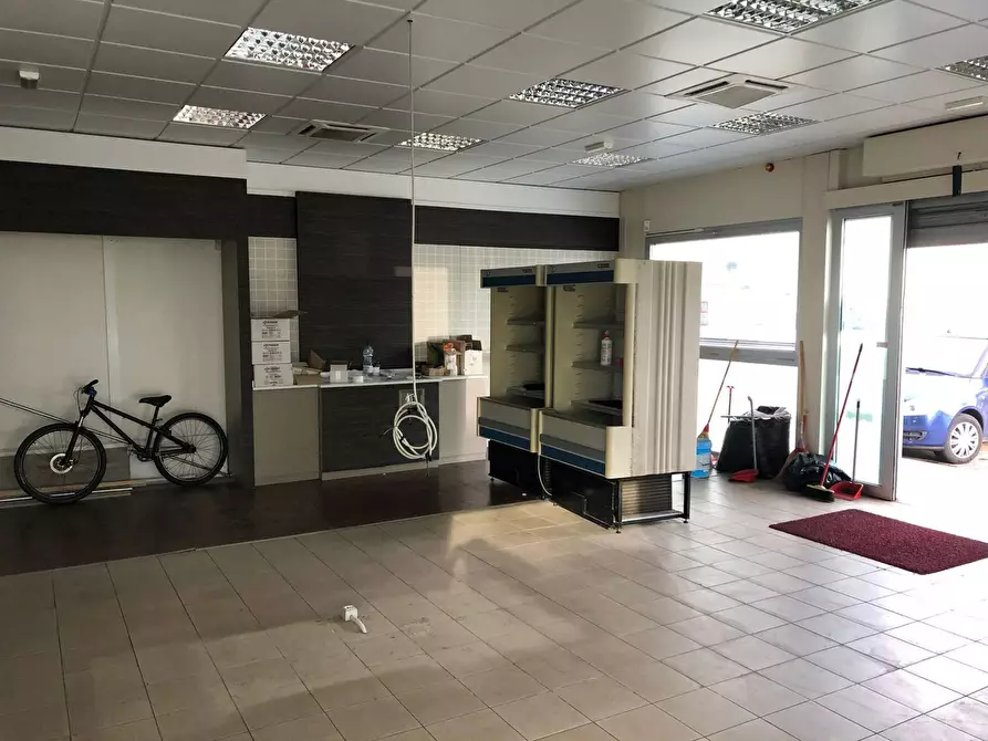 Immagine 2 di Attività commerciale in affitto  in via tosco romagnola a Cascina