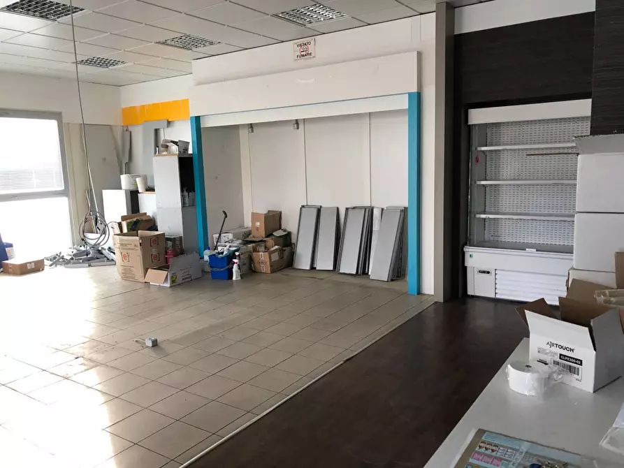 Immagine 4 di Attività commerciale in affitto  in via tosco romagnola a Cascina