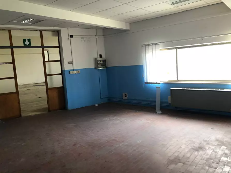 Immagine 19 di Attività commerciale in vendita  in Via Sarzanese Sud a Massarosa