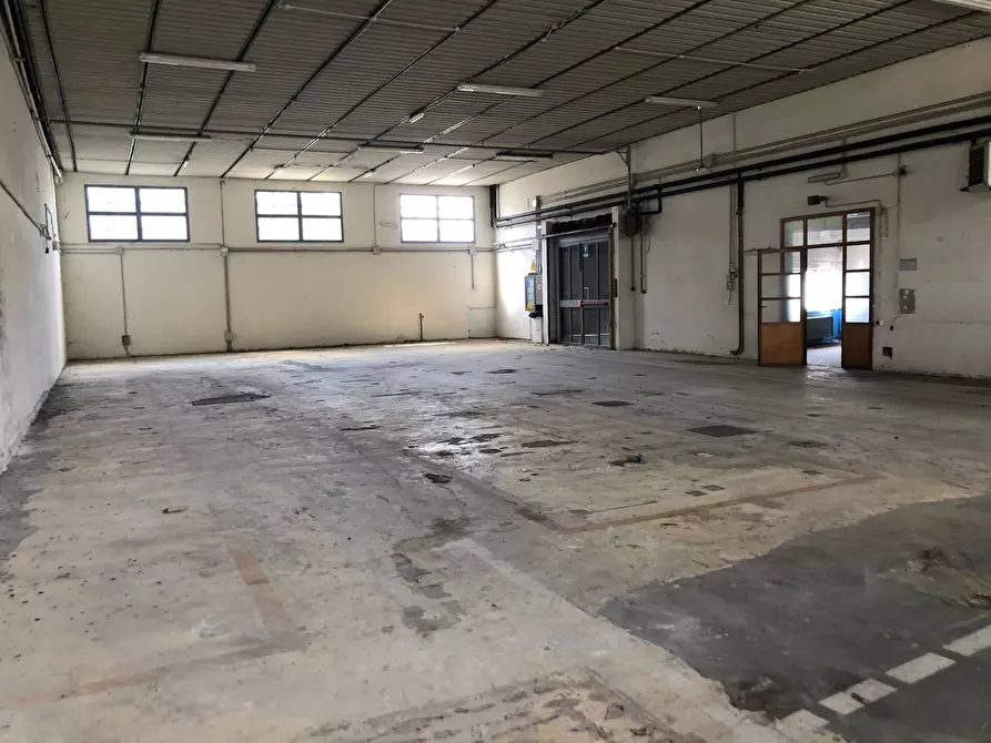 Immagine 25 di Attività commerciale in vendita  in Via Sarzanese Sud a Massarosa