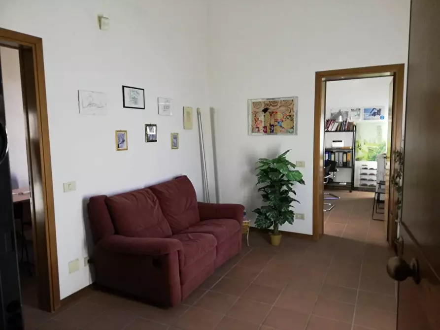 Immagine 3 di Ufficio in vendita  in Piazza Martiri della Libertà a Pontedera