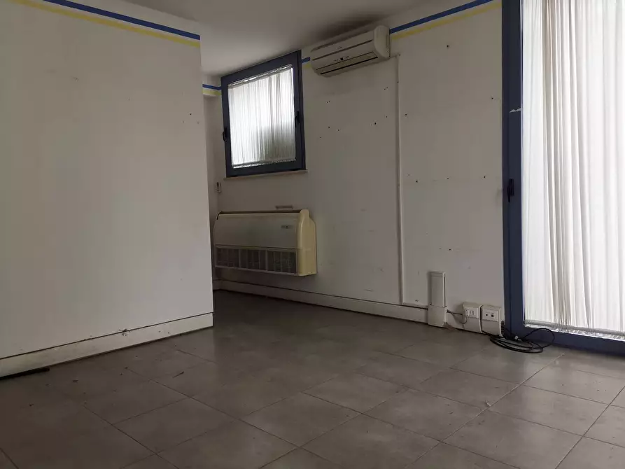 Immagine 4 di Attività commerciale in affitto  in via Galilei a Buti