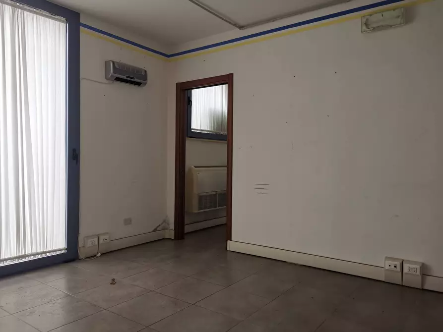 Immagine 10 di Attività commerciale in affitto  in via Galilei a Buti
