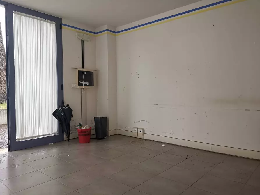 Immagine 5 di Attività commerciale in vendita  in via Galilei a Buti