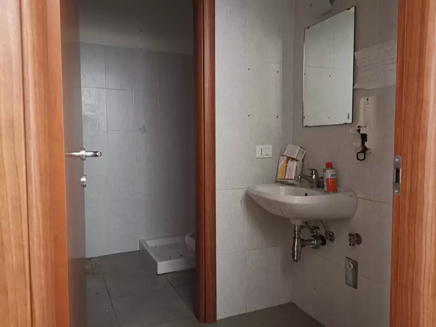 Immagine 7 di Attività commerciale in vendita  in via Galilei a Buti