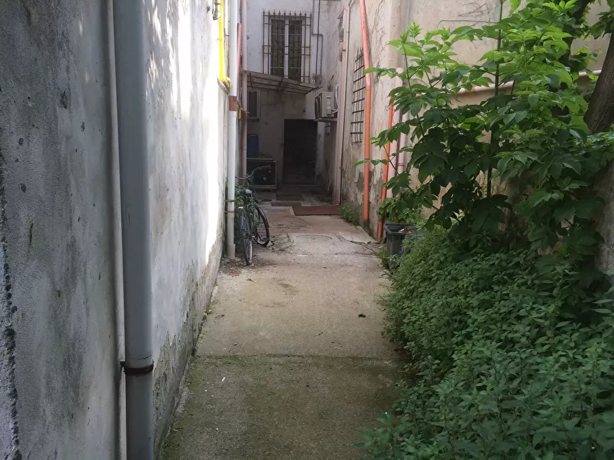 Immagine 11 di Attività commerciale in vendita  in Pisa a Pisa