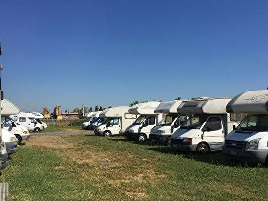 Immagine 2 di Box auto in affitto  in satatale 12 a San Giuliano Terme