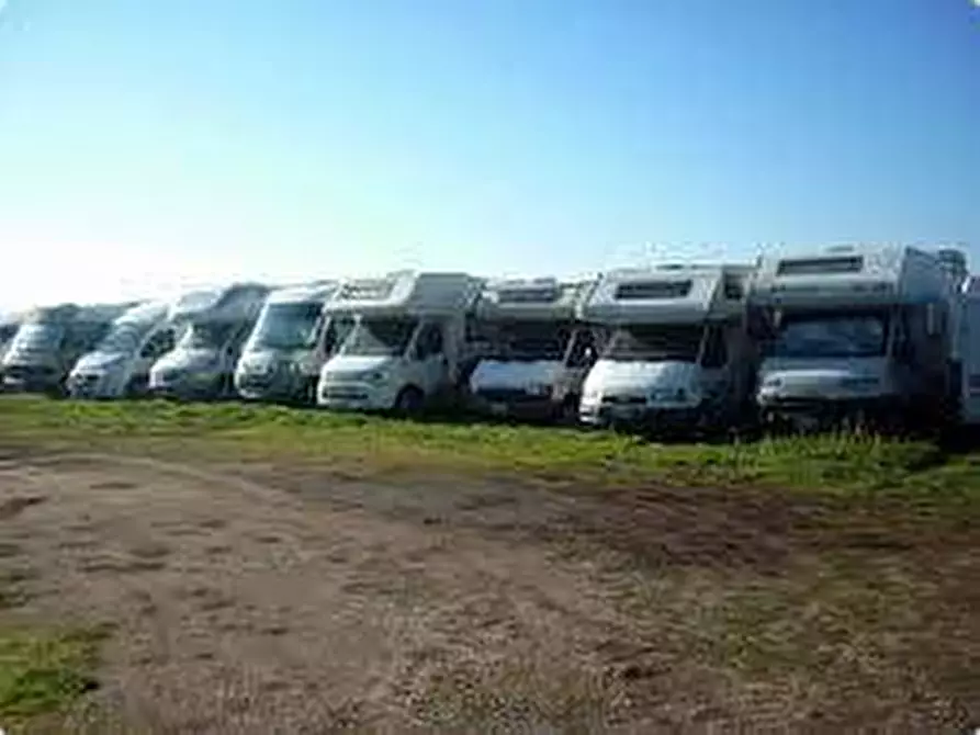 Immagine 3 di Box auto in affitto  in satatale 12 a San Giuliano Terme