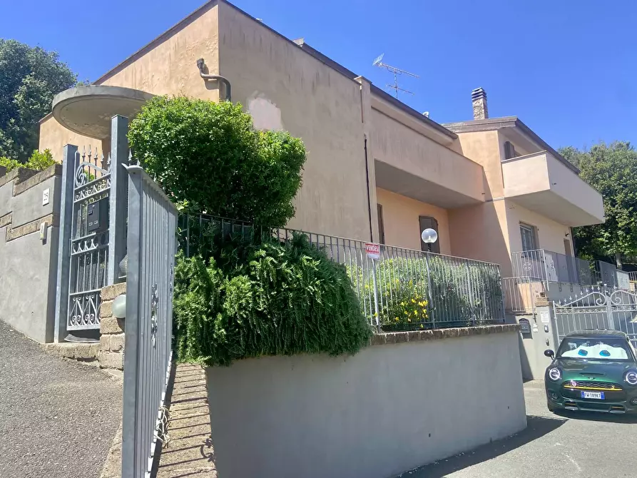 Immagine 1 di Casa indipendente in vendita  in Via Dei Fondacci a Livorno
