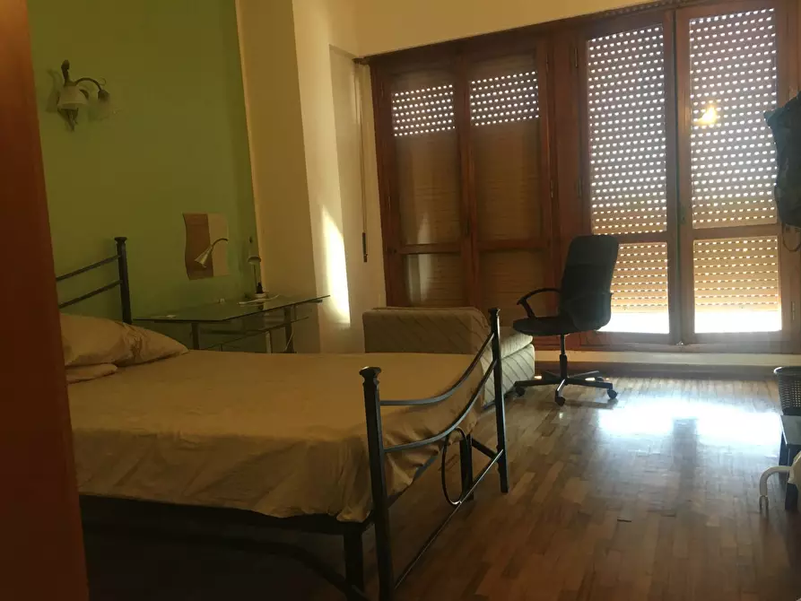 Immagine 1 di Camera in affitto  in Lungarno Mediceo a Pisa