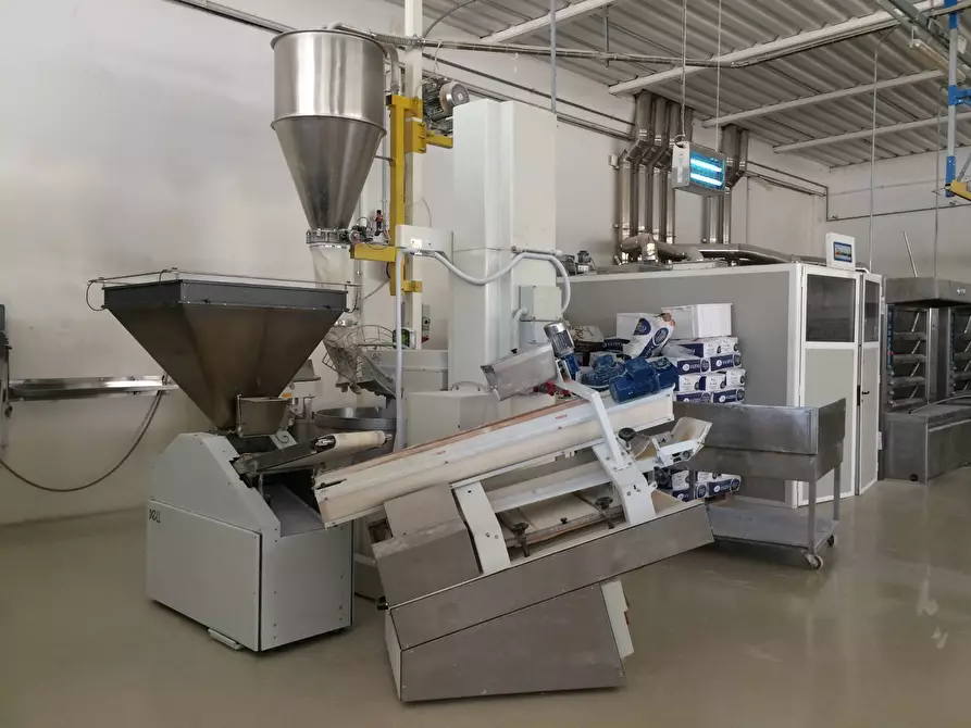 Immagine 2 di Attività commerciale in vendita  in Via Piemonte a Casciana Terme Lari