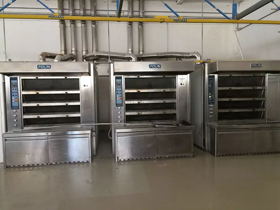 Immagine 4 di Attività commerciale in vendita  in Via Piemonte a Casciana Terme Lari