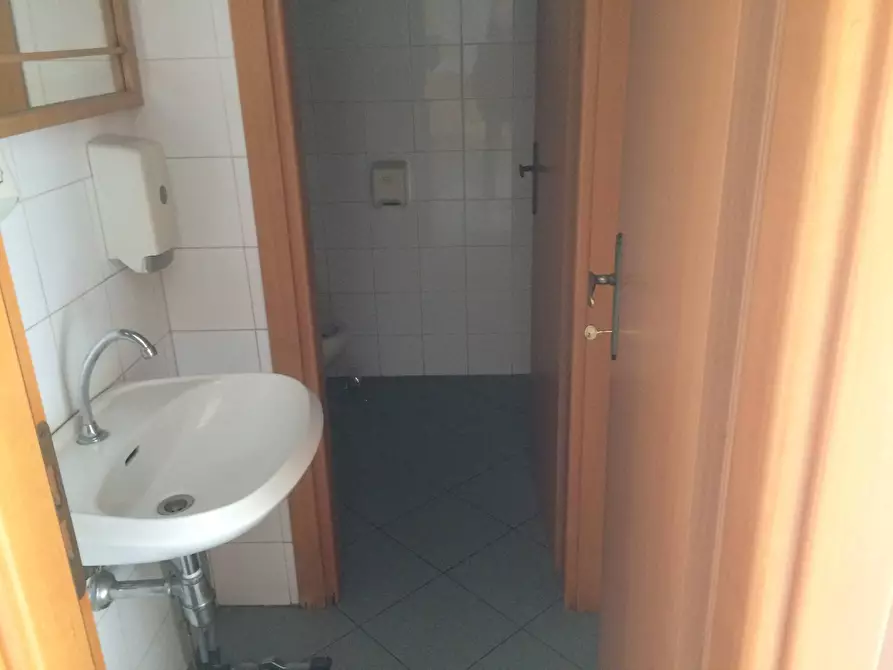 Immagine 4 di Attività commerciale in affitto  in via provinciale  vicarese a Vicopisano