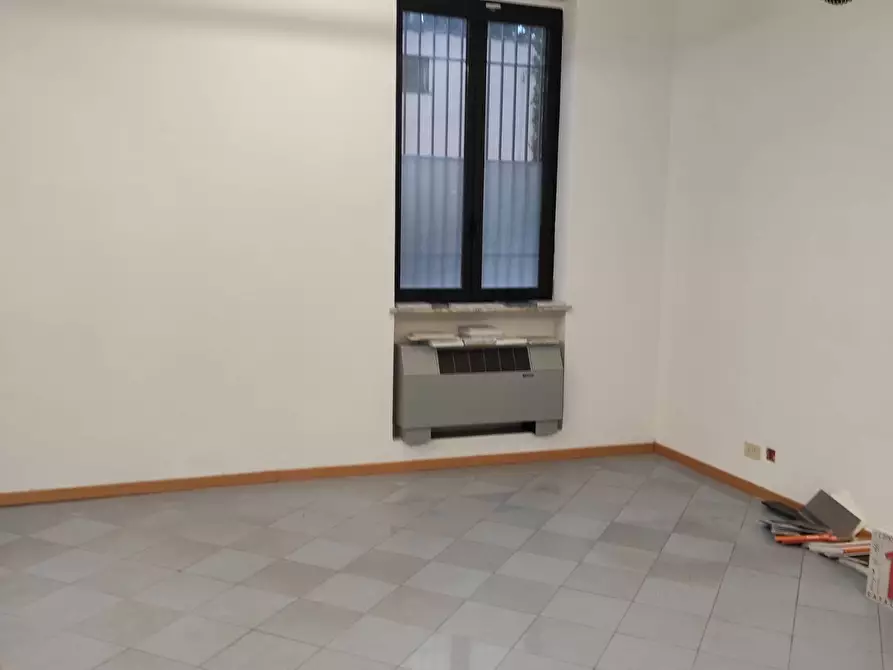 Immagine 3 di Ufficio in affitto  in Via Pisana a Lucca