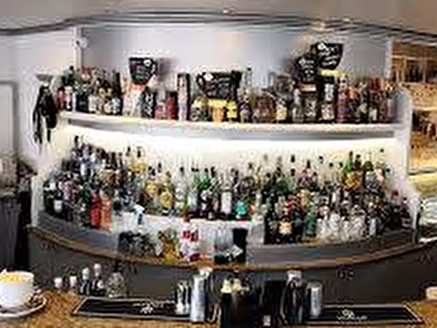 Immagine 3 di Attività commerciale in vendita  in via dei condotti a San Giuliano Terme