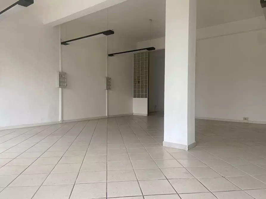 Immagine 2 di Attività commerciale in vendita  in Via catalani a Rosignano Marittimo
