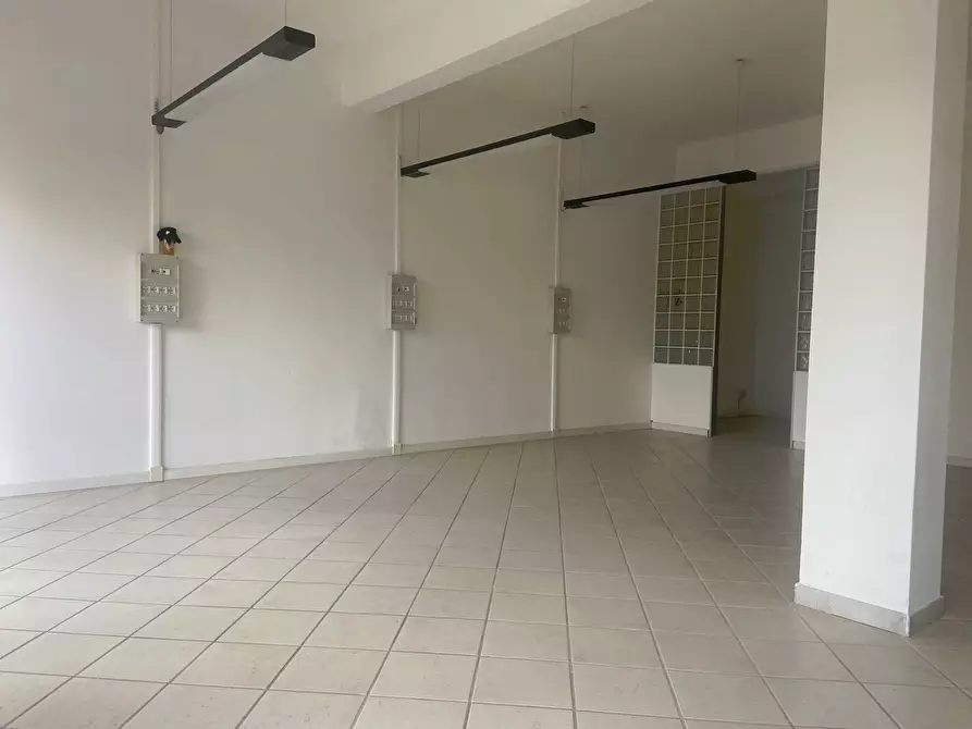 Immagine 3 di Attività commerciale in vendita  in Via catalani a Rosignano Marittimo