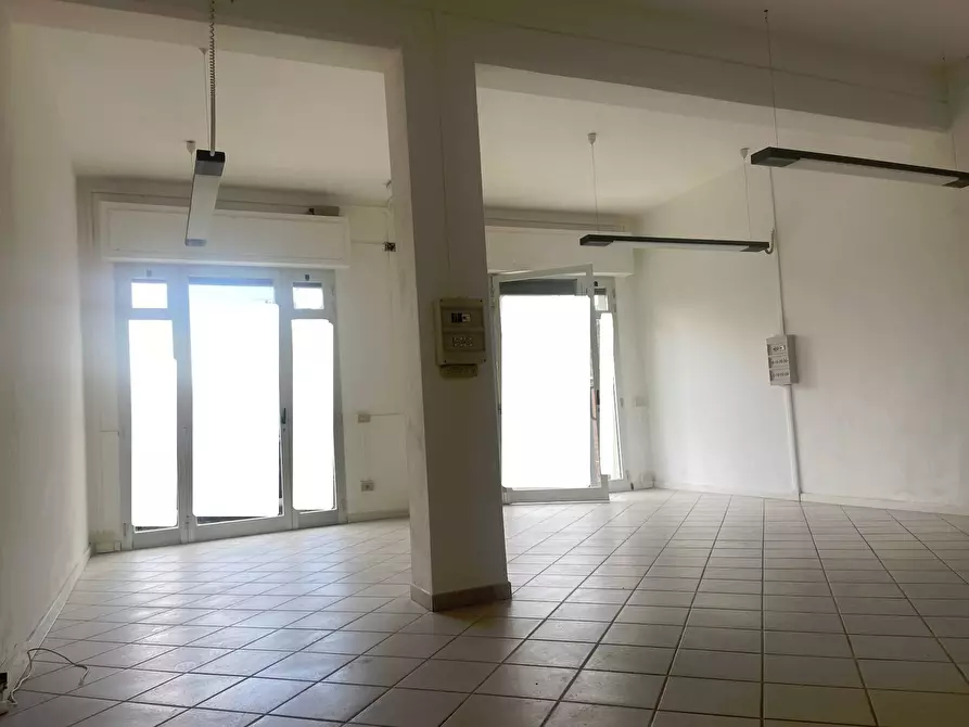 Immagine 4 di Attività commerciale in vendita  in Via catalani a Rosignano Marittimo