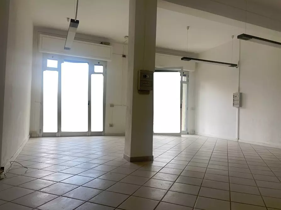 Immagine 5 di Attività commerciale in vendita  in Via catalani a Rosignano Marittimo
