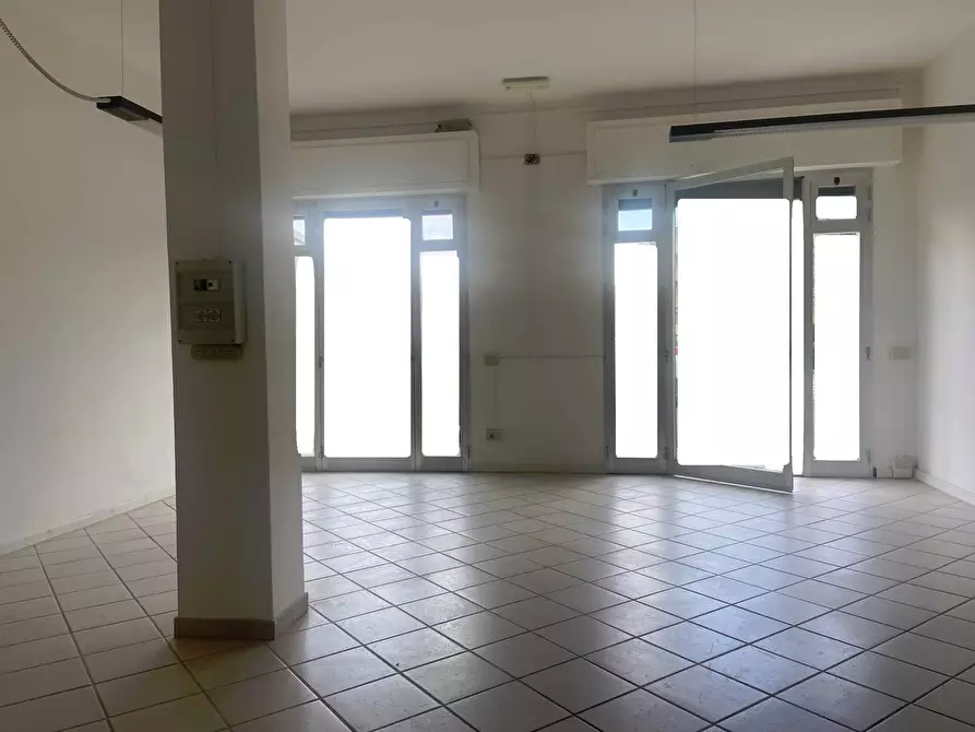 Immagine 6 di Attività commerciale in vendita  in Via catalani a Rosignano Marittimo