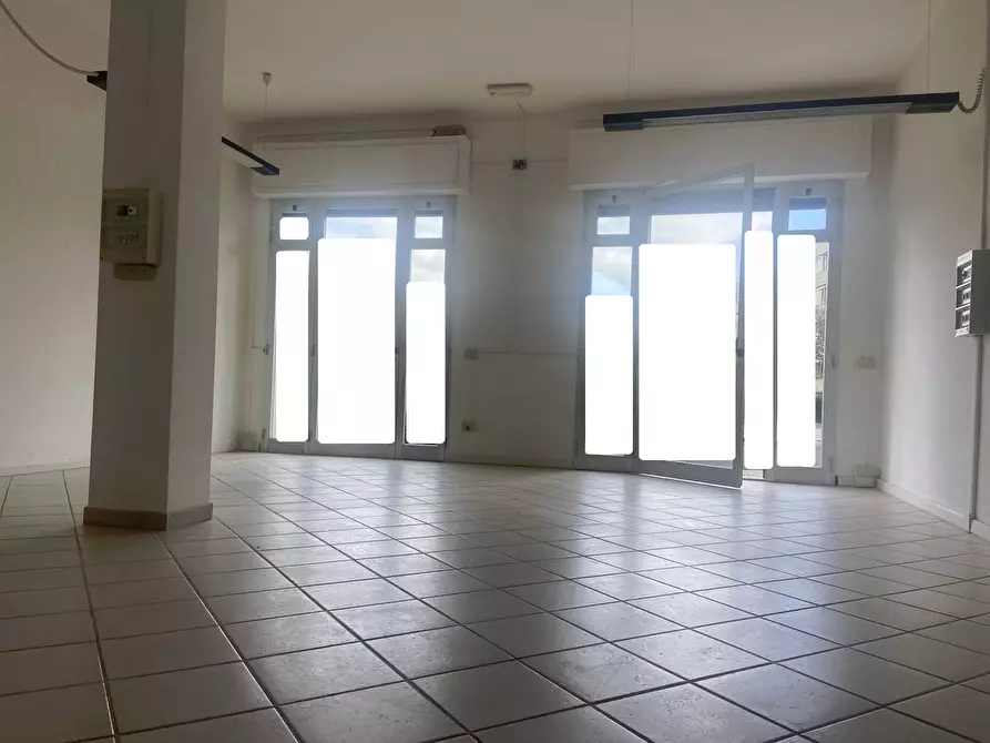 Immagine 7 di Attività commerciale in vendita  in Via catalani a Rosignano Marittimo