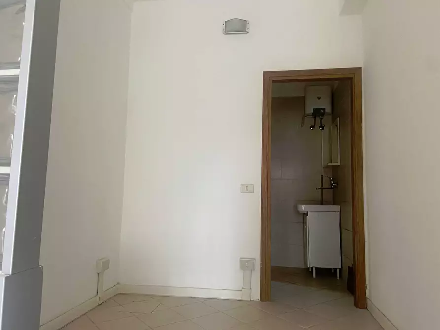 Immagine 8 di Attività commerciale in vendita  in Via catalani a Rosignano Marittimo