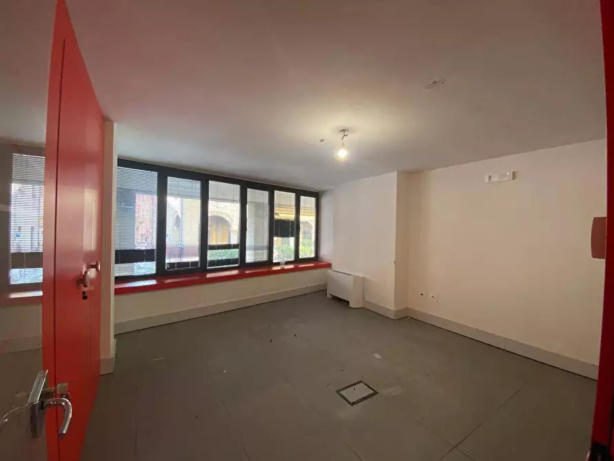 Immagine 2 di Attività commerciale in vendita  in Corso Italia a Pisa