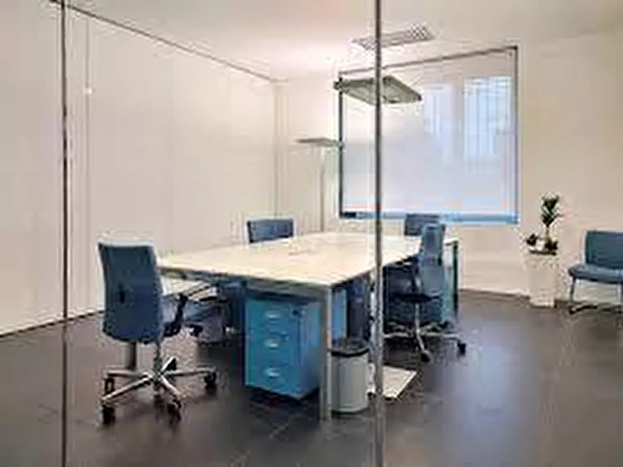 Immagine 2 di Ufficio in vendita  in via Aurelia SS 1 a Camaiore